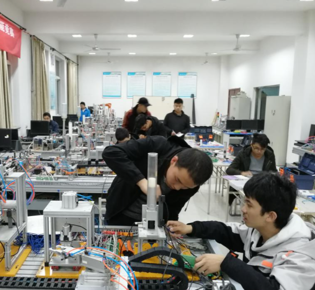 教育大类渠道专业中心穿插模块工业实践多维育人形式 教育大类渠道专业中心穿插模块工业实践多维育人形式