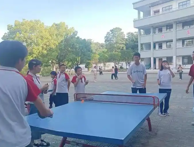 从常识传授到心灵陪同一堂堂生动的课程一次次温暖的互动 从常识传授到心灵陪同一堂堂生动的课程一次次温暖的互动